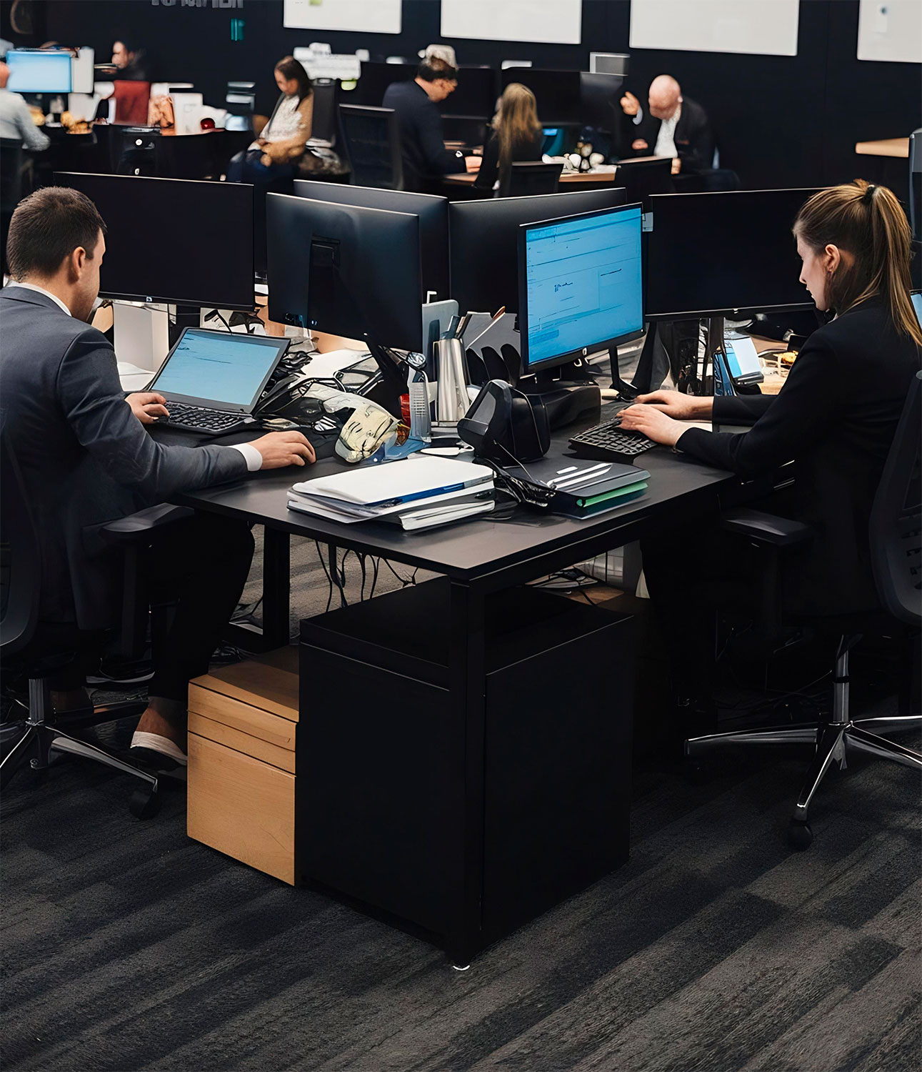 Sócios da Aura Contábil em atendimento consultivo